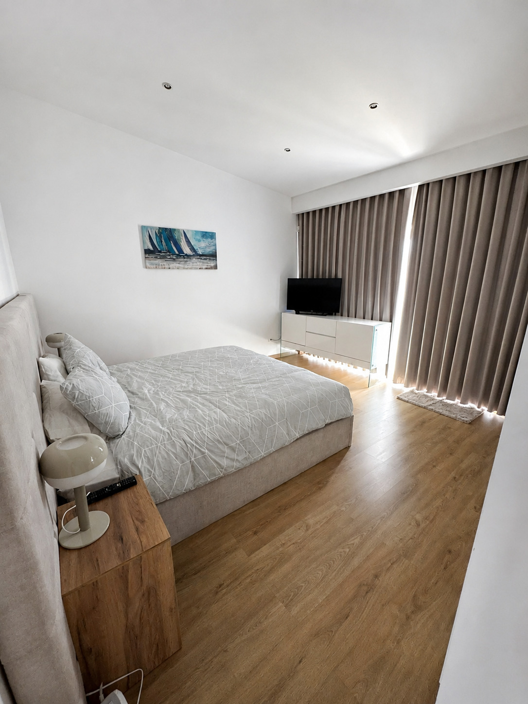 Quarto principal com cama de casal